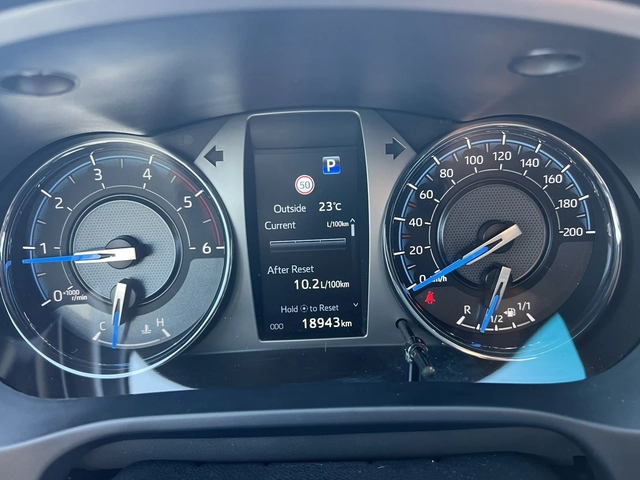 Toyota Hilux 2.8D 6АТ INVINCIBLE - автомобили, коли, обяви за нови и употребявани 13