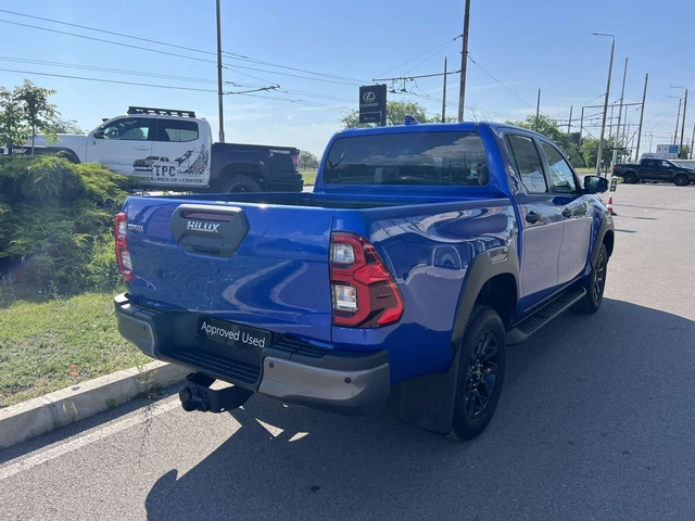 Toyota Hilux 2.8D 6АТ INVINCIBLE - автомобили, коли, обяви за нови и употребявани 3