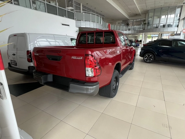 Toyota Hilux 2.8D 6MT Comfort - автомобили, коли, обяви за нови и употребявани 4
