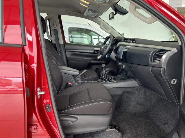 Toyota Hilux 2.8D 6MT Comfort - автомобили, коли, обяви за нови и употребявани 8