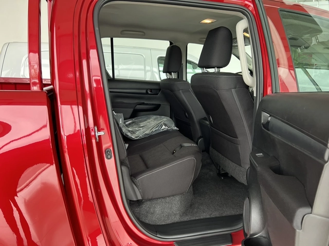 Toyota Hilux 2.8D 6MT Comfort - автомобили, коли, обяви за нови и употребявани 9