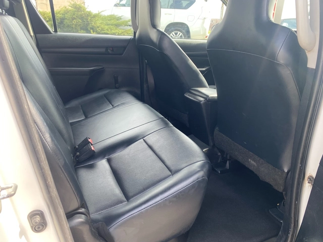 Toyota Hilux 2.4 D, MT - автомобили, коли, обяви за нови и употребявани 10
