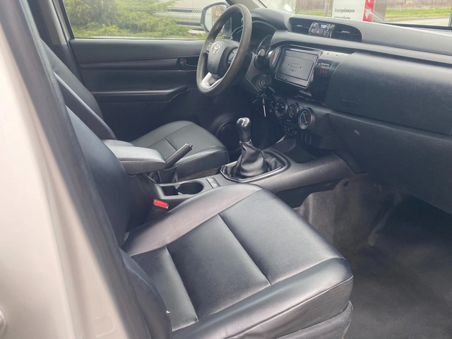 Toyota Hilux 2.4 D, MT - автомобили, коли, обяви за нови и употребявани 11