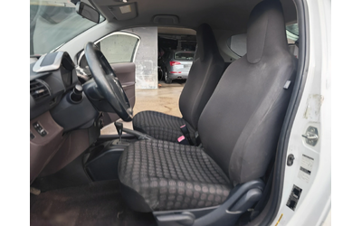 Toyota IQ 1.0VVTI АВТОМАТИК КЛИМАТИК SOL - автомобили, коли, обяви за нови и употребявани 10