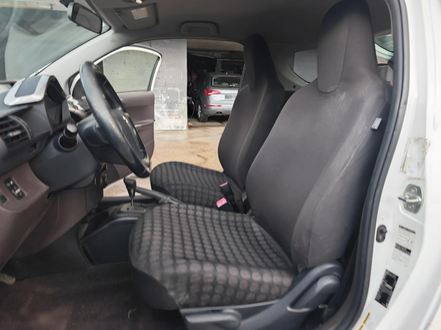 Toyota IQ 1.0VVTI АВТОМАТИК КЛИМАТИК SOL - автомобили, коли, обяви за нови и употребявани 10