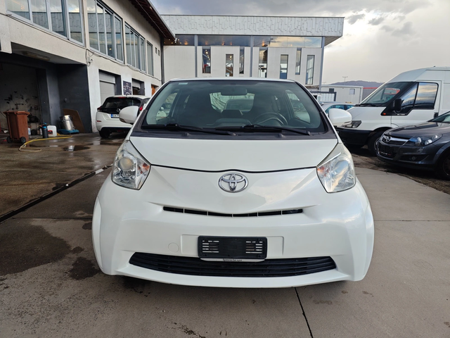 Toyota IQ 1.0VVTI АВТОМАТИК КЛИМАТИК SOL - автомобили, коли, обяви за нови и употребявани 3