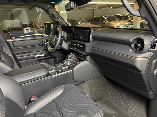 Toyota Land cruiser Luxury - автомобили, коли, обяви за нови и употребявани 10