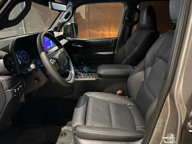 Toyota Land cruiser Luxury - автомобили, коли, обяви за нови и употребявани 2