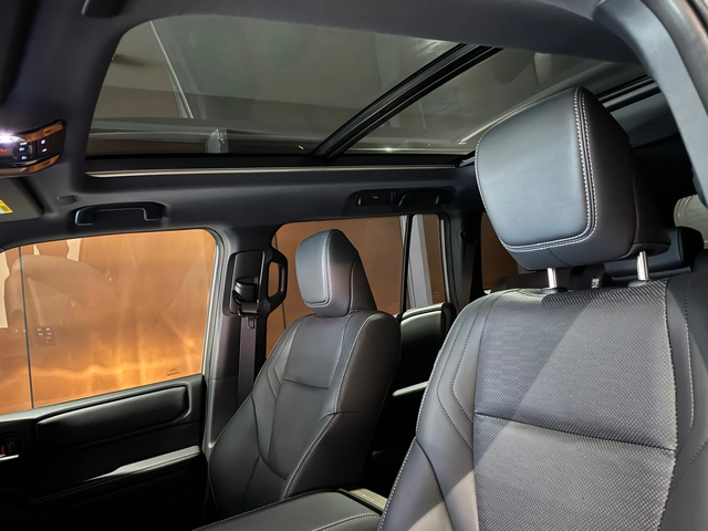 Toyota Land cruiser Luxury - автомобили, коли, обяви за нови и употребявани 3