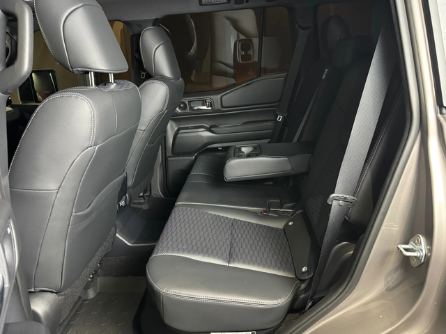 Toyota Land cruiser Luxury - автомобили, коли, обяви за нови и употребявани 6