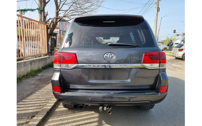 toyota-land-cruiser - 5