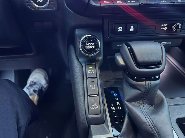 Toyota Land Land - автомобили, коли, обяви за нови и употребявани 13