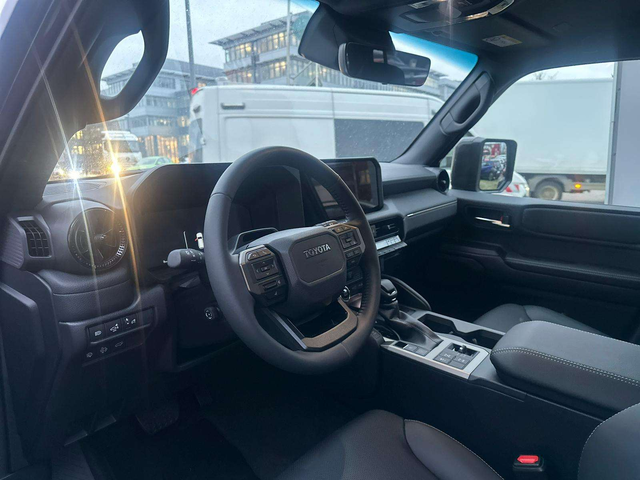 Toyota Land Land - автомобили, коли, обяви за нови и употребявани 7