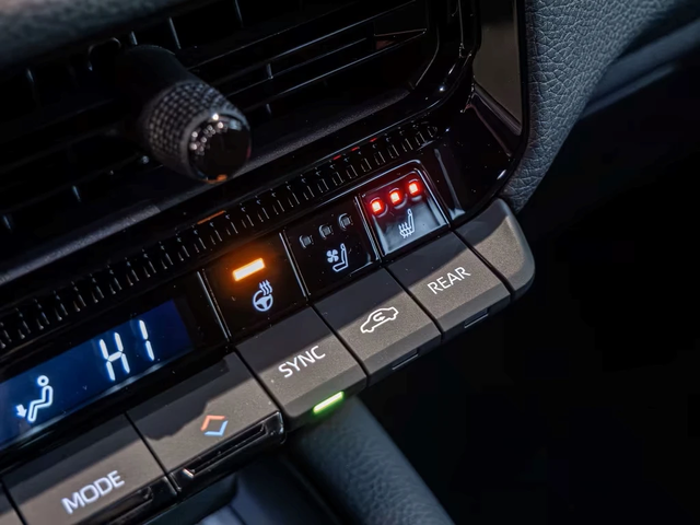 Toyota Land cruiser NEW* EXECUTIVE* LED LIGHTS* 360* - автомобили, коли, обяви за нови и употребявани 12