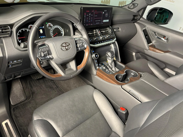 Toyota Land cruiser 300 * 10 speed shift - автомобили, коли, обяви за нови и употребявани 5
