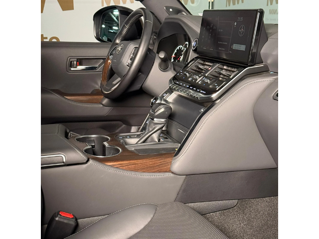 Toyota Land cruiser 300 * 10 speed shift - автомобили, коли, обяви за нови и употребявани 8