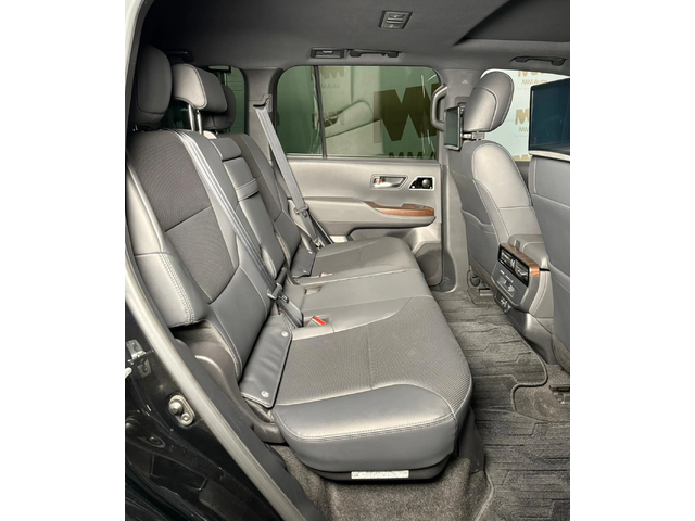 Toyota Land cruiser 300 * 10 speed shift - автомобили, коли, обяви за нови и употребявани 9