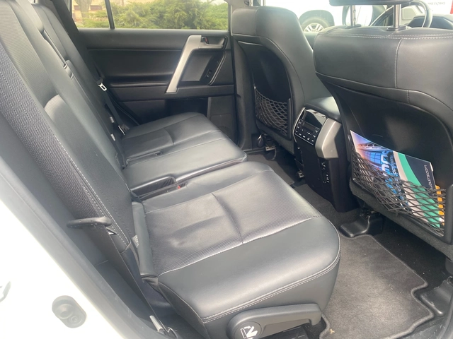 Toyota Land cruiser 150 2.8D Luxury - автомобили, коли, обяви за нови и употребявани 11