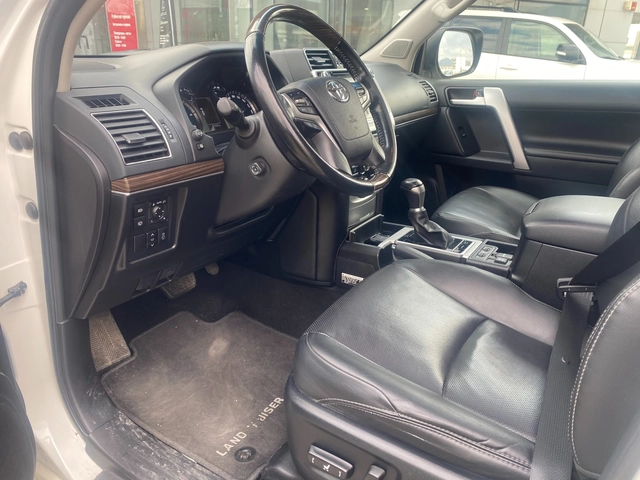 Toyota Land cruiser 150 2.8D Luxury - автомобили, коли, обяви за нови и употребявани 13