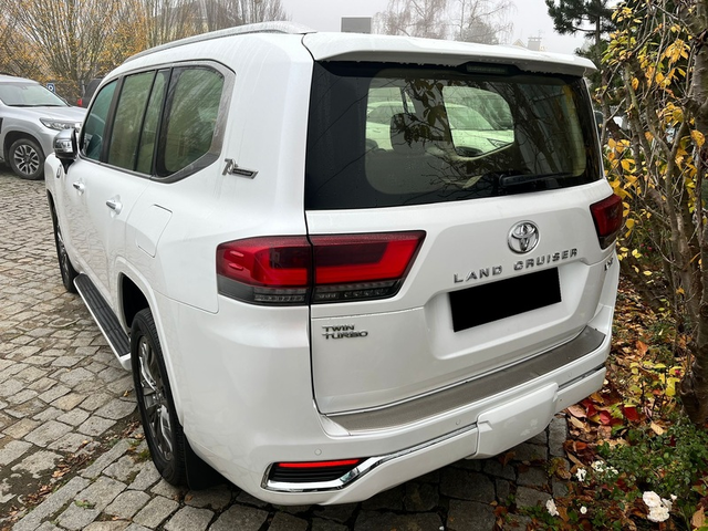 TOYOTA Land Land Cruiser 300 3.5 V6  - автомобили, коли, обяви за нови и употребявани 3