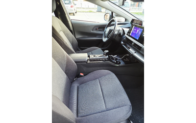 toyota-prius-2-0-hibrid - 4