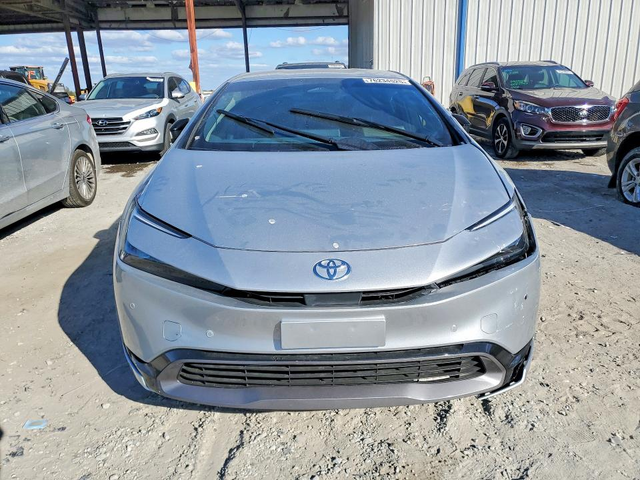 Toyota Prius 2.0L 4 Front Wheel Drive - автомобили, коли, обяви за нови и употребявани 5
