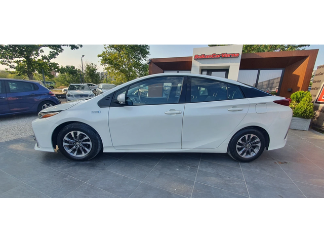 Toyota Prius PLUG IN HYBRID - автомобили, коли, обяви за нови и употребявани 2