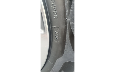 Toyota Prius PLUG IN HYBRID - автомобили, коли, обяви за нови и употребявани 8