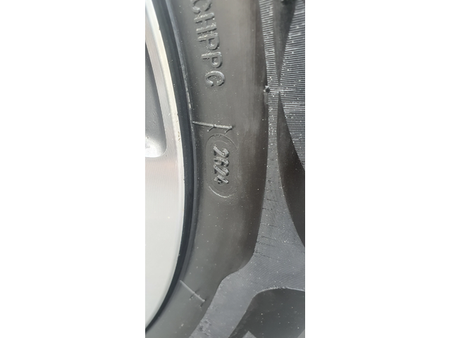 Toyota Prius PLUG IN HYBRID - автомобили, коли, обяви за нови и употребявани 8