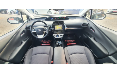 Toyota Prius PLUG IN HYBRID - автомобили, коли, обяви за нови и употребявани 9