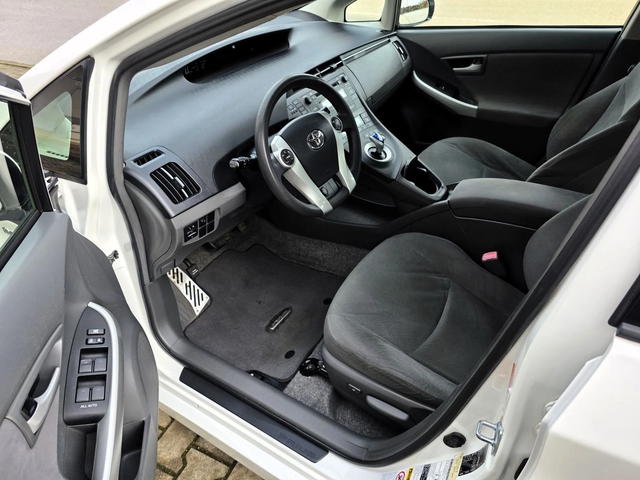 Toyota Prius 1.8Hybrid/136/e-CVT - автомобили, коли, обяви за нови и употребявани 6