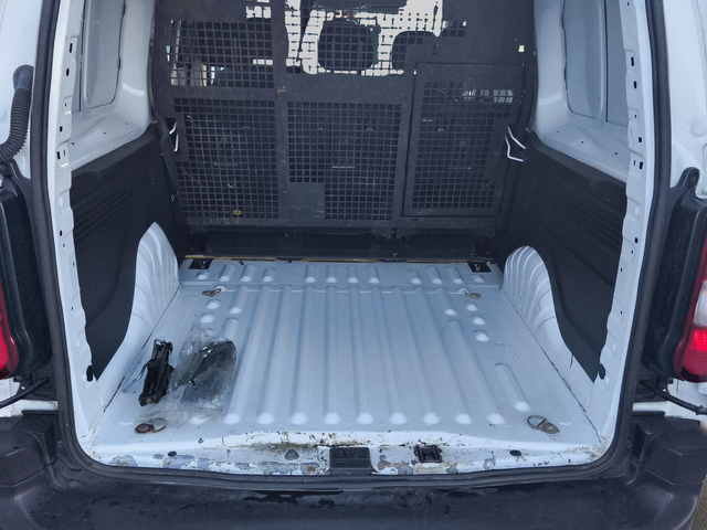 Toyota PROACE CITY 1.2L 110hp BVM6 E6 - автомобили, коли, обяви за нови и употребявани 13