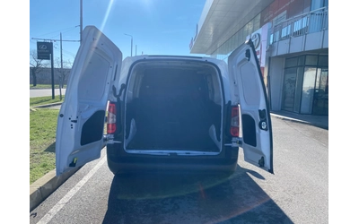 Toyota Proace City 1.2T L2 6MT - автомобили, коли, обяви за нови и употребявани 11