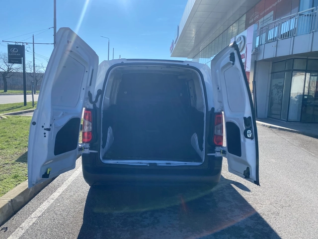 Toyota Proace City 1.2T L2 6MT - автомобили, коли, обяви за нови и употребявани 11