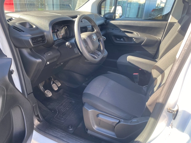 Toyota Proace City 1.2T L2 6MT - автомобили, коли, обяви за нови и употребявани 13