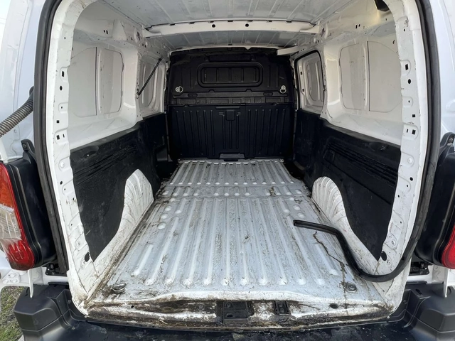 Toyota Proace City 1.2T L2 6MT - автомобили, коли, обяви за нови и употребявани 10