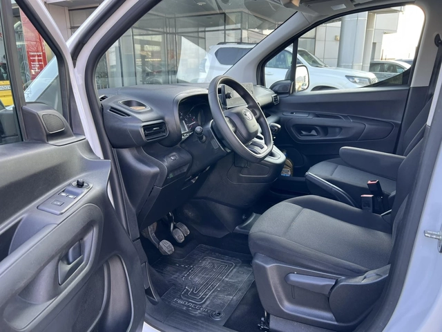 Toyota Proace City 1.2T L2 6MT - автомобили, коли, обяви за нови и употребявани 11