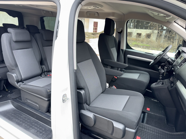 Toyota Proace City Verso 2.0 HDi 7+1 - автомобили, коли, обяви за нови и употребявани 9