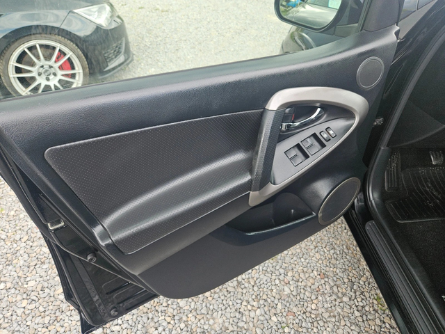 Toyota Rav4 2.2 D4D - автомобили, коли, обяви за нови и употребявани 11