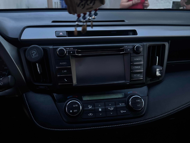 Toyota RAV4 2.5L 4cyl AWD - автомобили, коли, обяви за нови и употребявани 8