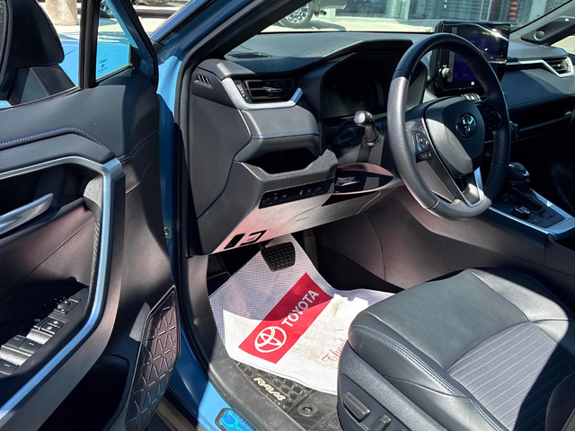 Toyota Rav4 2.5L 4cyl AWD - автомобили, коли, обяви за нови и употребявани 4