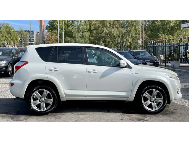 Toyota Rav4 2.2D 150HP AUTOMAT - автомобили, коли, обяви за нови и употребявани 3