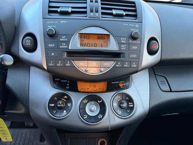 Toyota Rav4 2.2 D-4D 4X4 - автомобили, коли, обяви за нови и употребявани 15