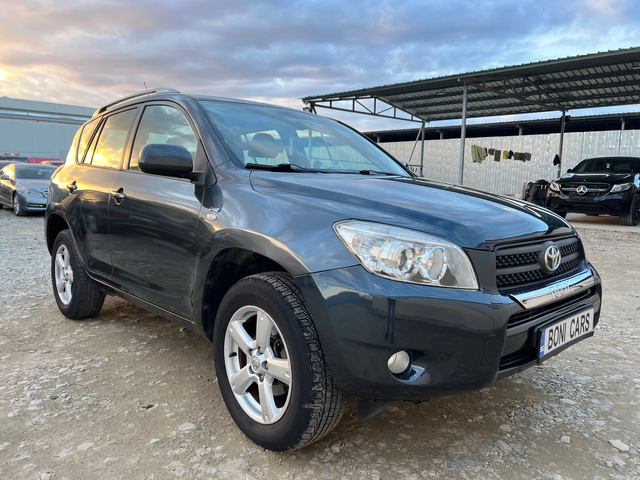 Toyota Rav4 2.2 D-4D 4X4 - автомобили, коли, обяви за нови и употребявани 2