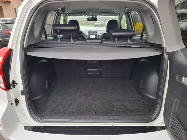 Toyota Rav4 2.2D4D Navi Кожа Подгрев - автомобили, коли, обяви за нови и употребявани 11