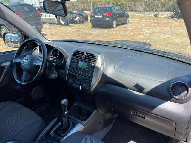 Toyota Rav4 2.0 D4D - автомобили, коли, обяви за нови и употребявани 11