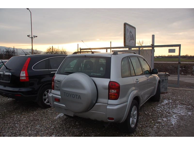 Toyota Rav4 2.0 D4D - автомобили, коли, обяви за нови и употребявани 2