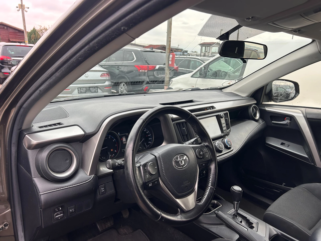 Toyota Rav4 2.0VVTI 4X4 AVTOMAT/NAVI/KAMERA EURO 6 - автомобили, коли, обяви за нови и употребявани 10