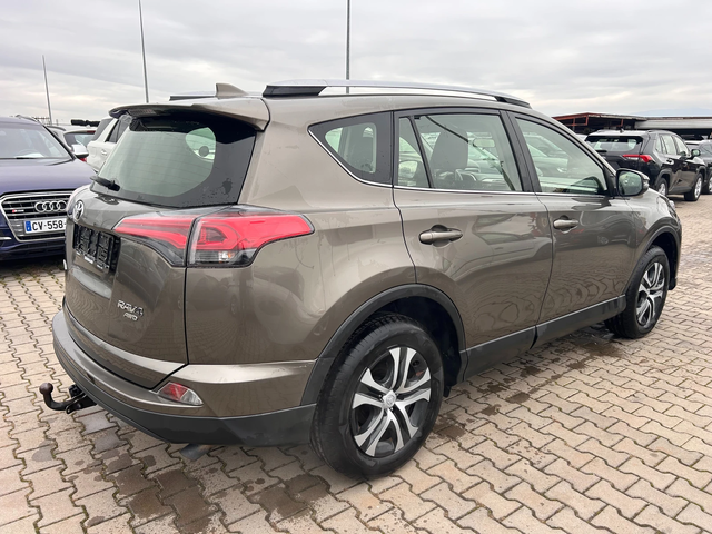 Toyota Rav4 2.0VVTI 4X4 AVTOMAT/NAVI/KAMERA EURO 6 - автомобили, коли, обяви за нови и употребявани 5