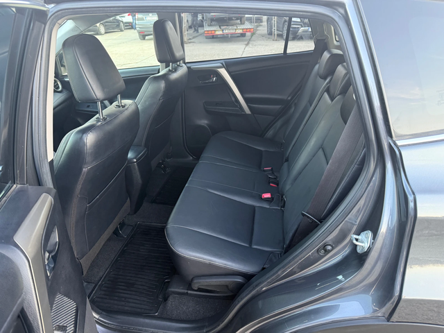 Toyota Rav4 2.2 D4D AWD - автомобили, коли, обяви за нови и употребявани 13
